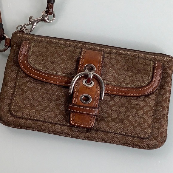 Coach Signature patter leather trim wristlet size 7.5 X 4 - Picture 9 of 13